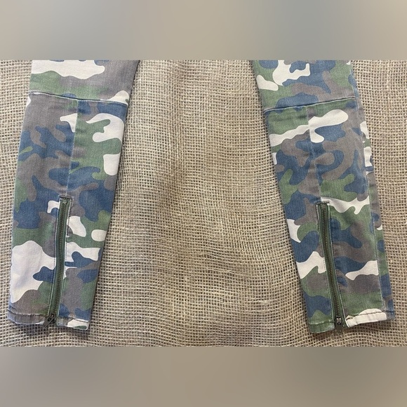 Gap Mid-Rise 1969 Camo True Skinny Jeans, Size 25, Zip Back Ankles, Pockets - Picture 7 of 8